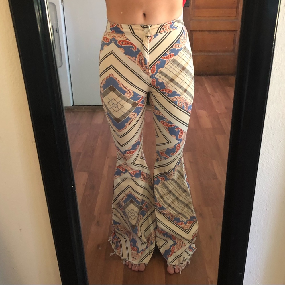 Free People Float On Patterned Flares. Size 25.